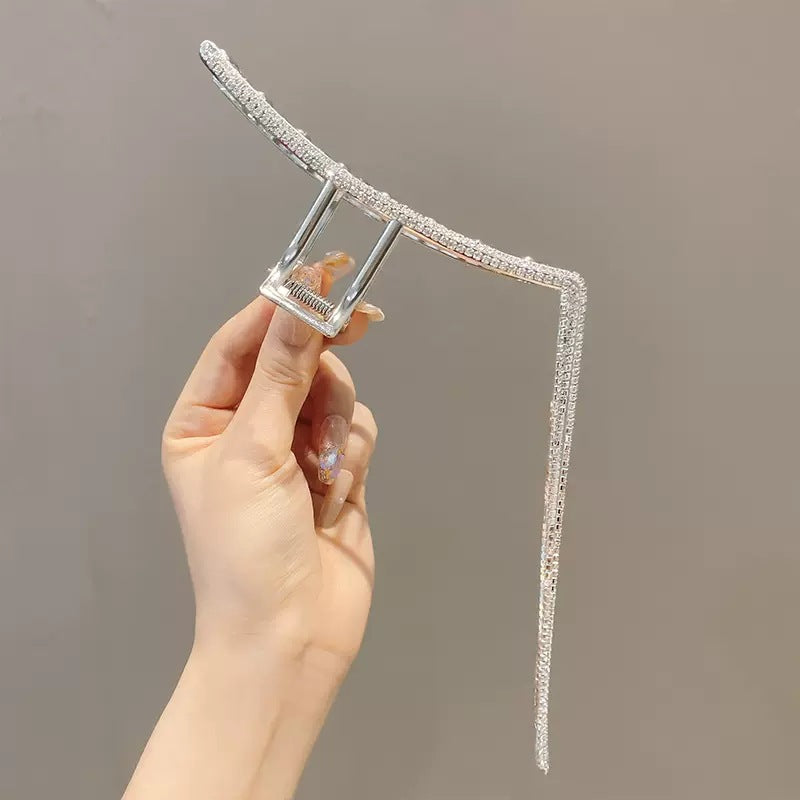 Cold Wind Large Serpent Tassel Chain Grip Clip 2023 Goddess Advanced Sense Hair Clip Back Head Spoon Shark Clip Headwear